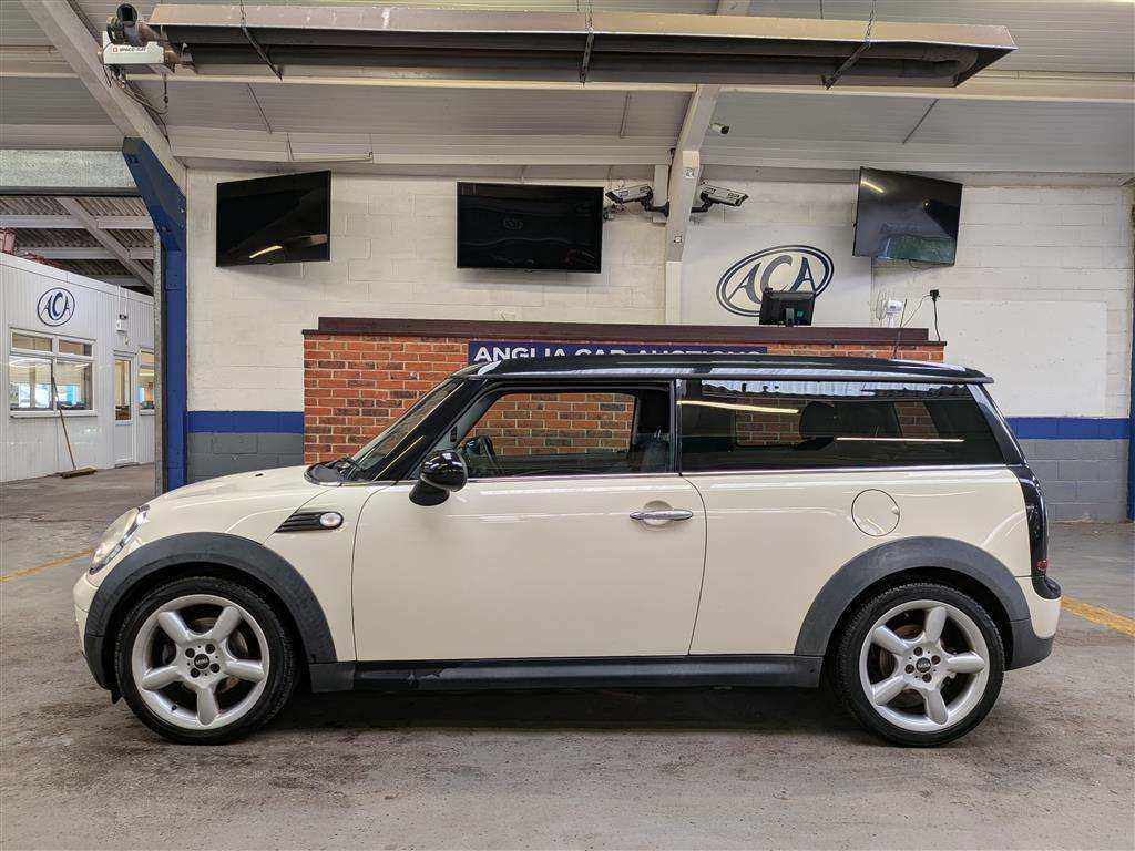 <p>2008 MINI COOPER D CLUBMAN</p>
