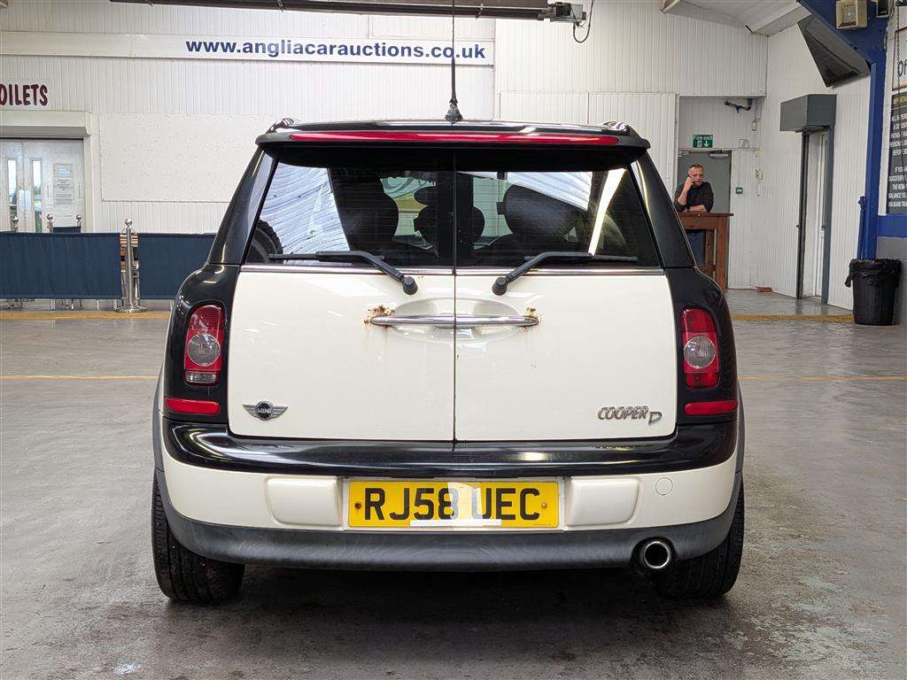 <p>2008 MINI COOPER D CLUBMAN</p>