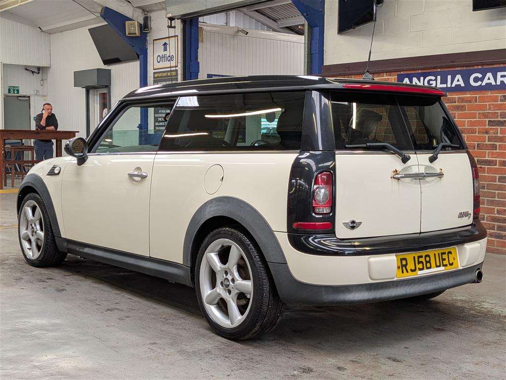 <p>2008 MINI COOPER D CLUBMAN</p>