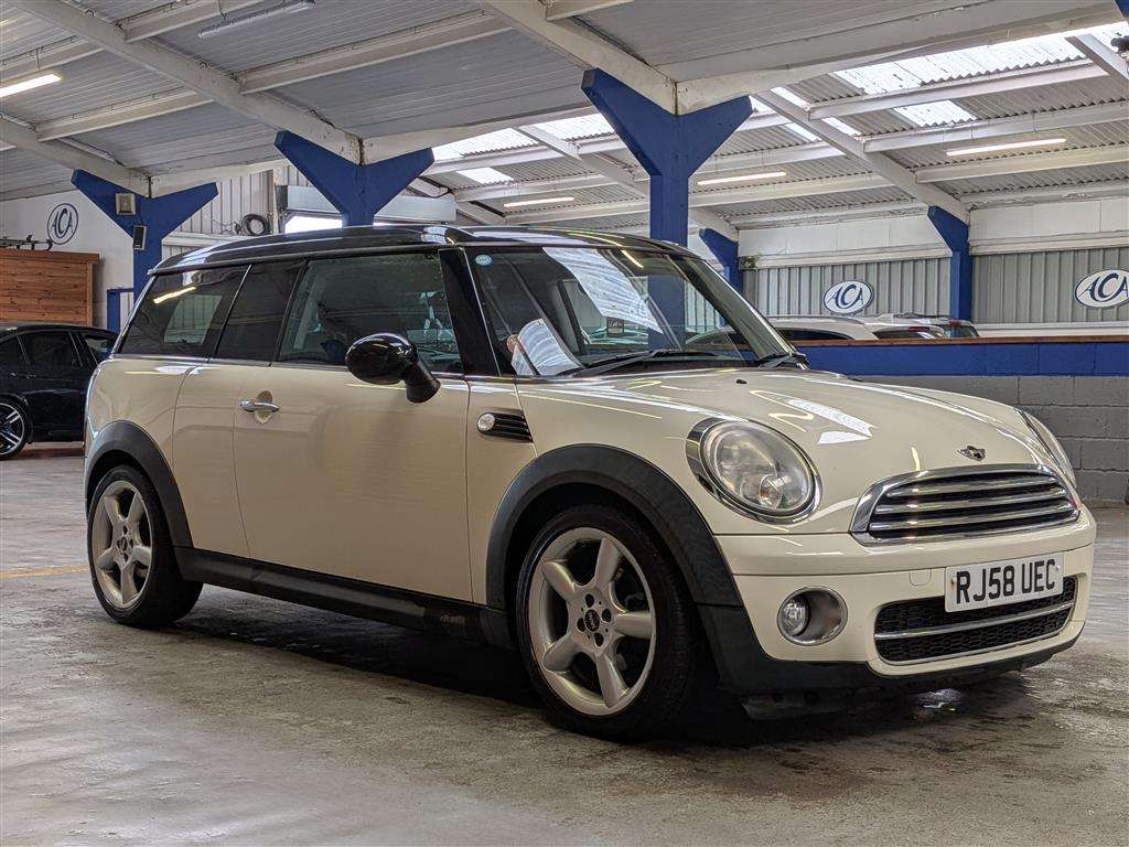 <p>2008 MINI COOPER D CLUBMAN</p>