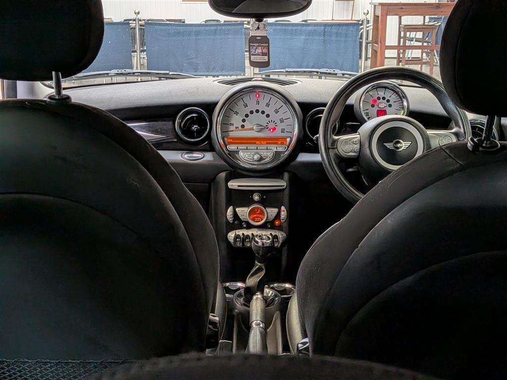 <p>2008 MINI COOPER D CLUBMAN</p>