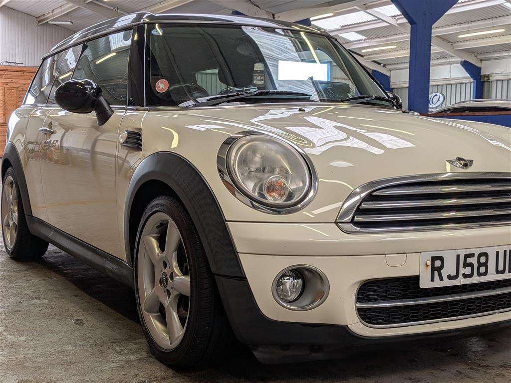 <p>2008 MINI COOPER D CLUBMAN</p>