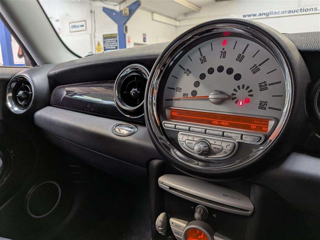 <p>2008 MINI COOPER D CLUBMAN</p>