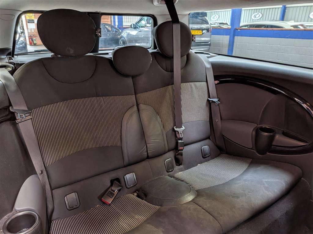 <p>2008 MINI COOPER D CLUBMAN</p>