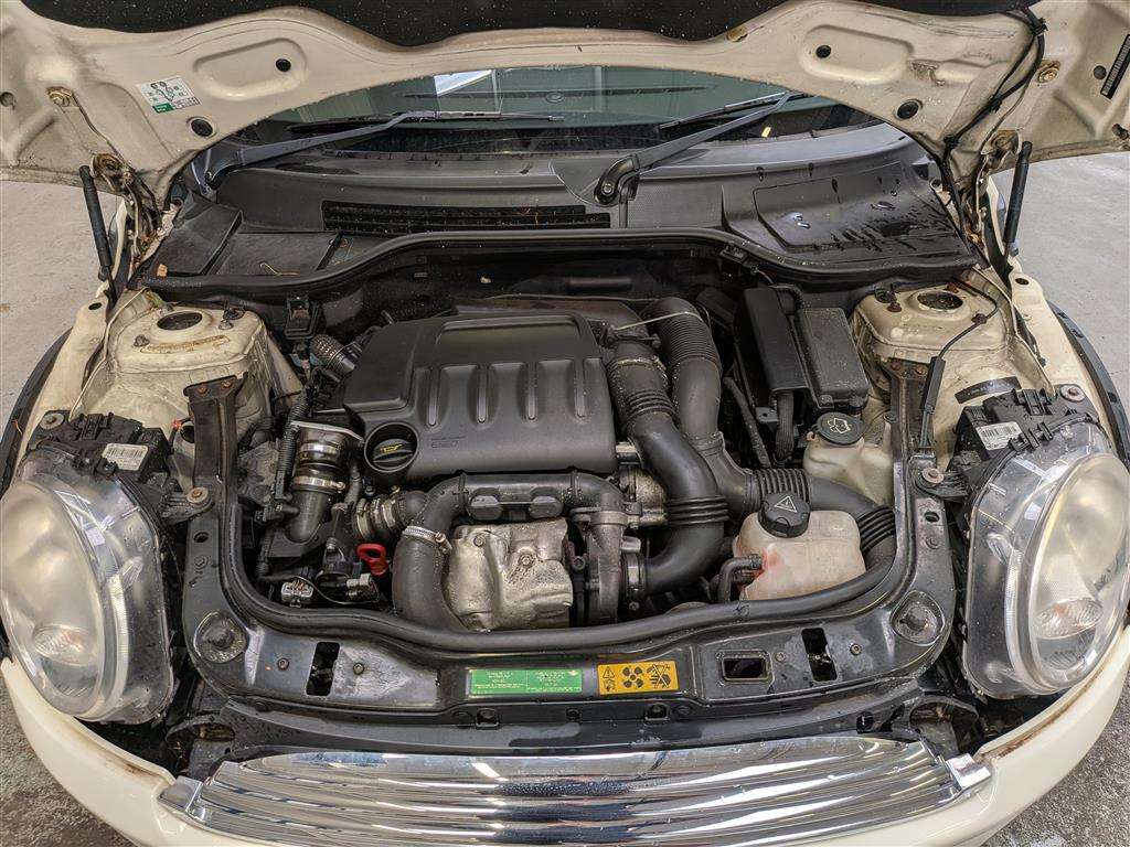 <p>2008 MINI COOPER D CLUBMAN</p>