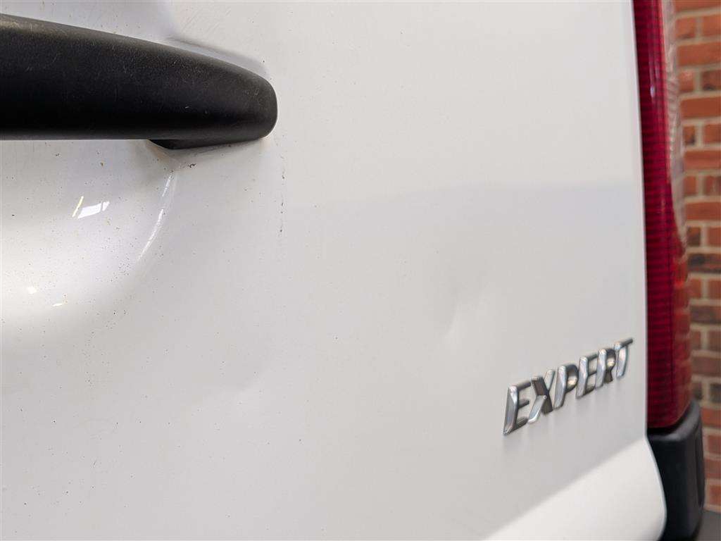 <p>2016 PEUGEOT EXPERT 1200 L2H1 HDI</p>