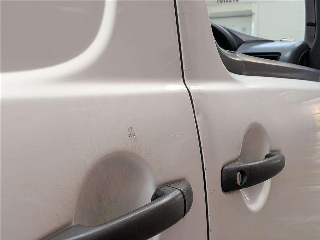 <p>2016 PEUGEOT EXPERT 1200 L2H1 HDI</p>