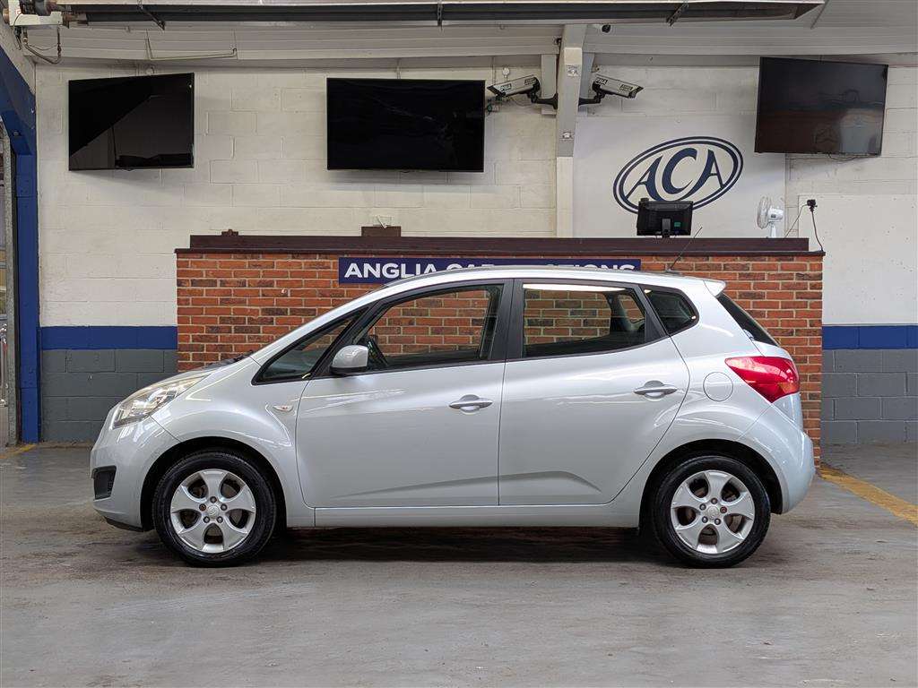 <p>2010 KIA VENGA 2</p>
