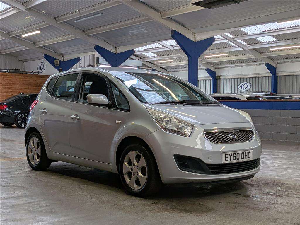<p>2010 KIA VENGA 2</p>