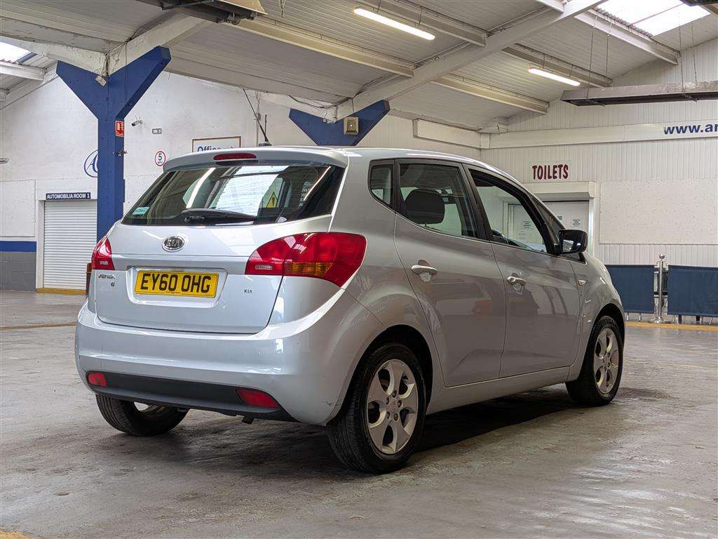 <p>2010 KIA VENGA 2</p>
