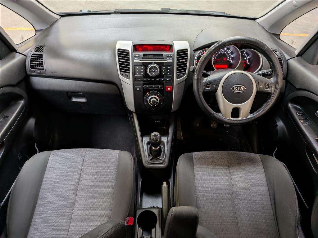 <p>2010 KIA VENGA 2</p>