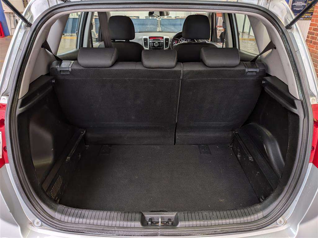 <p>2010 KIA VENGA 2</p>