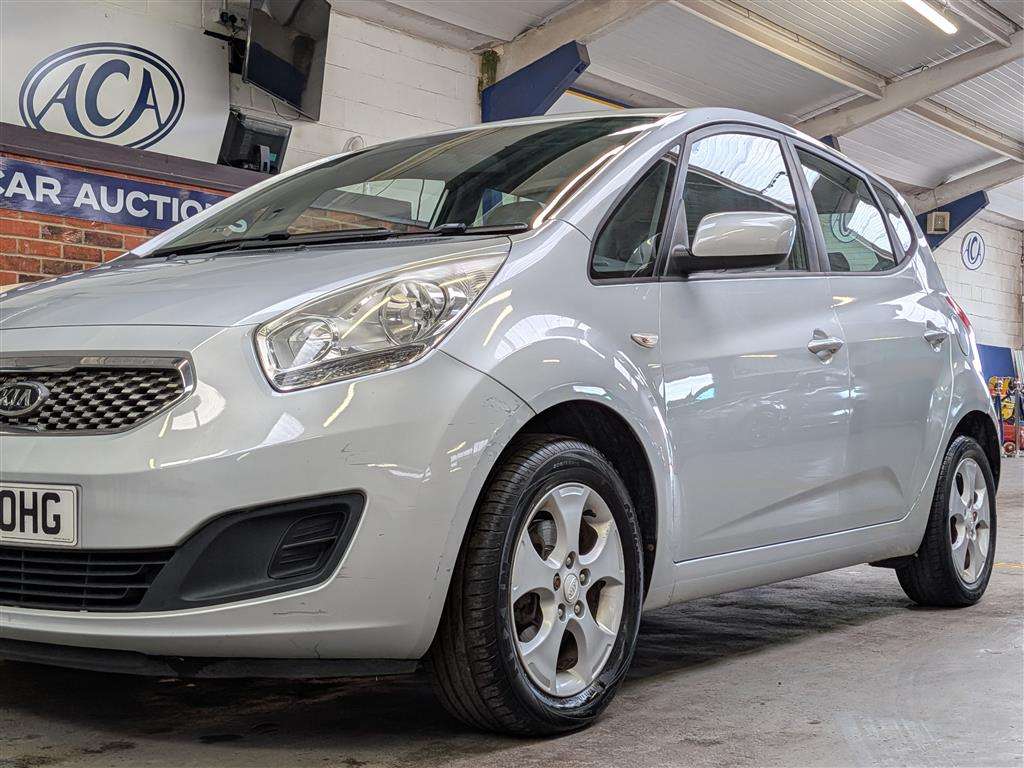 <p>2010 KIA VENGA 2</p>