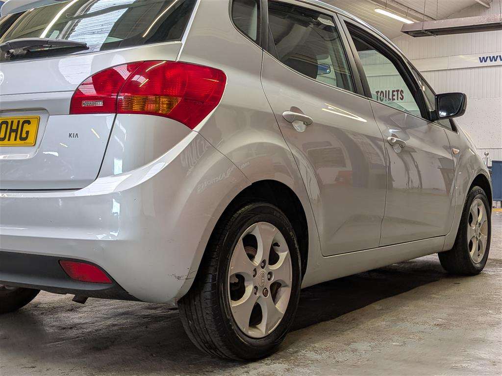 <p>2010 KIA VENGA 2</p>