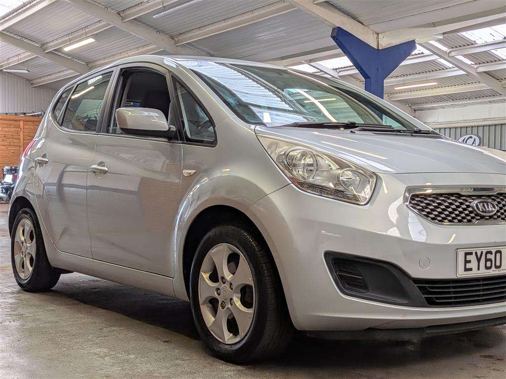 <p>2010 KIA VENGA 2</p>