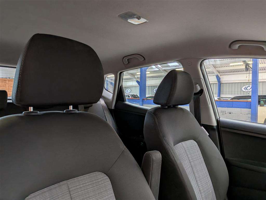 <p>2010 KIA VENGA 2</p>