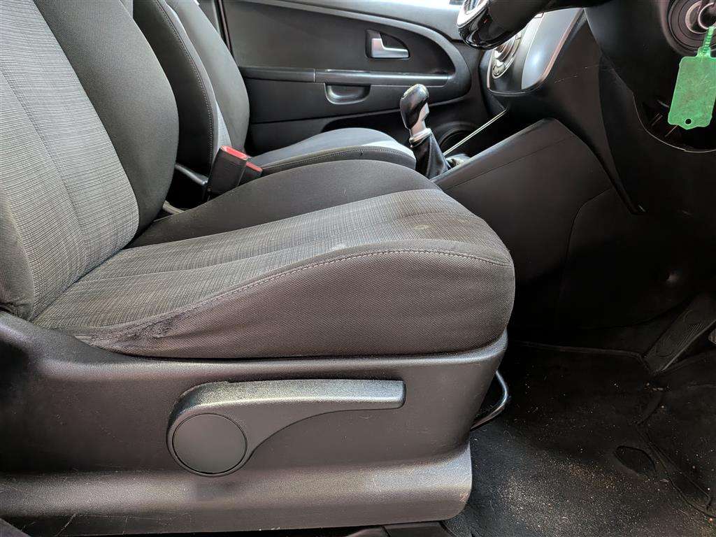 <p>2010 KIA VENGA 2</p>