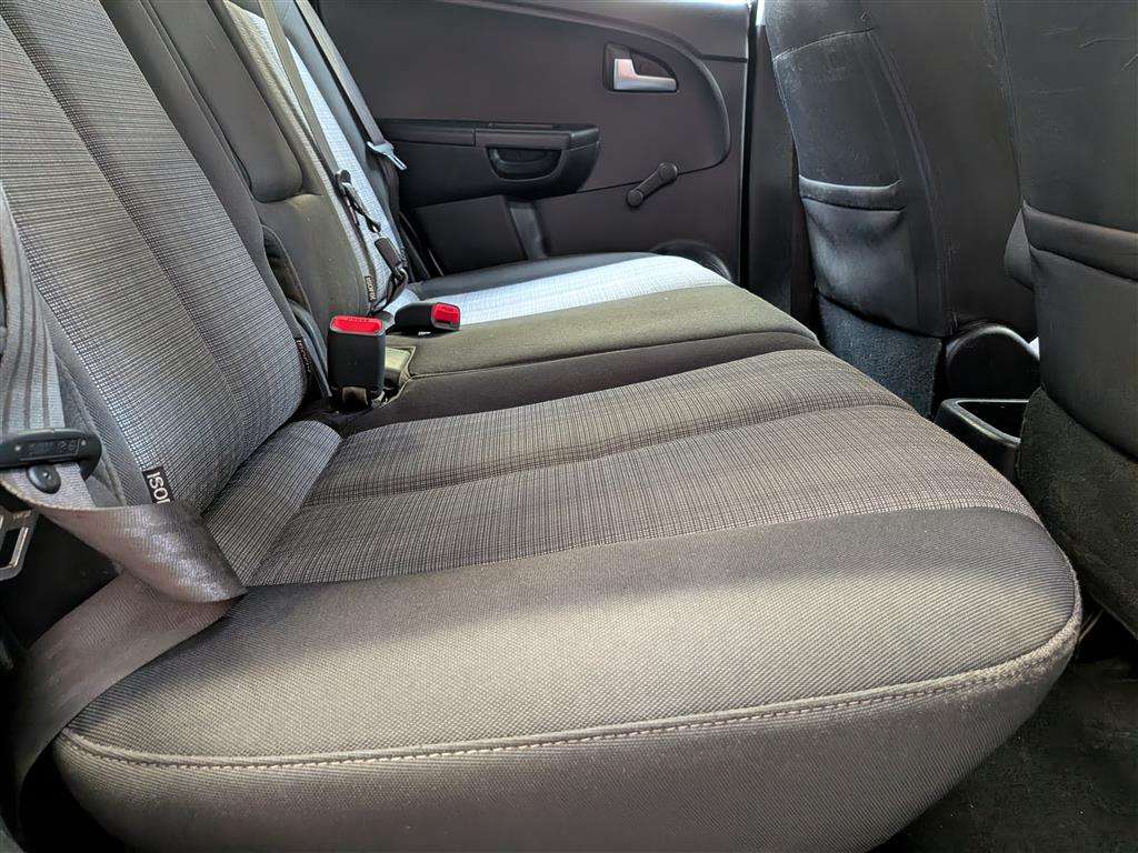 <p>2010 KIA VENGA 2</p>