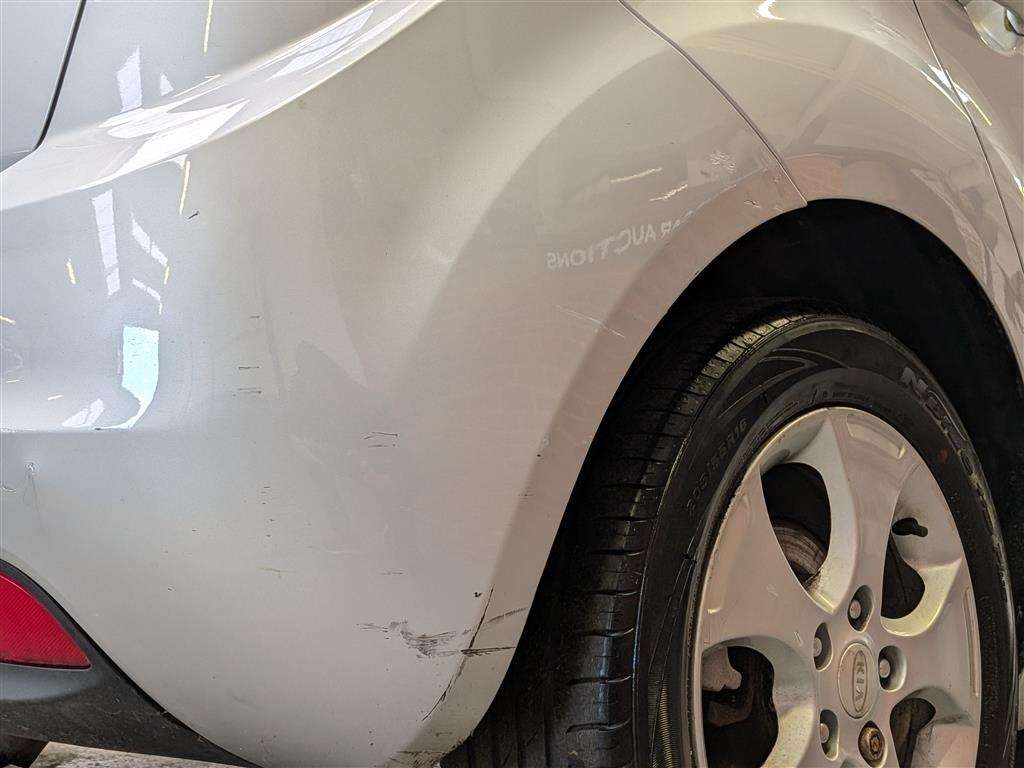 <p>2010 KIA VENGA 2</p>