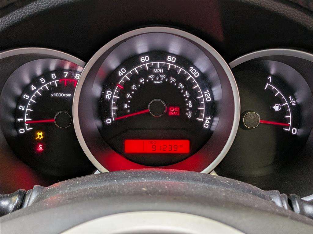 <p>2010 KIA VENGA 2</p>