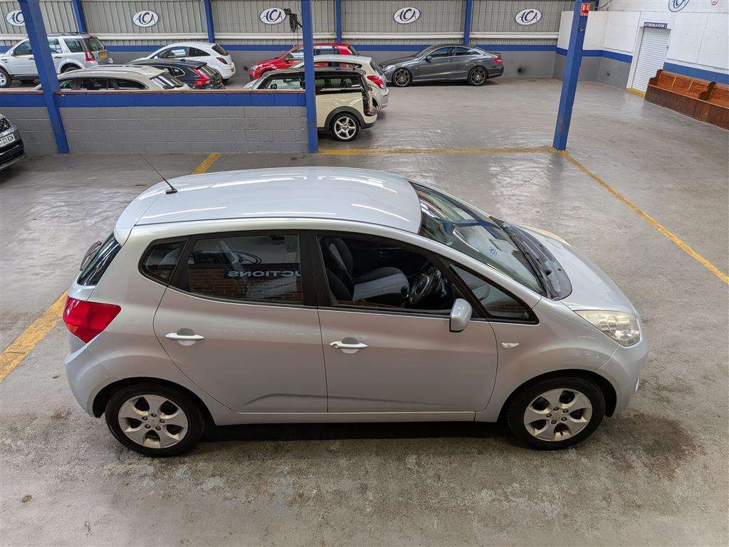 <p>2010 KIA VENGA 2</p>