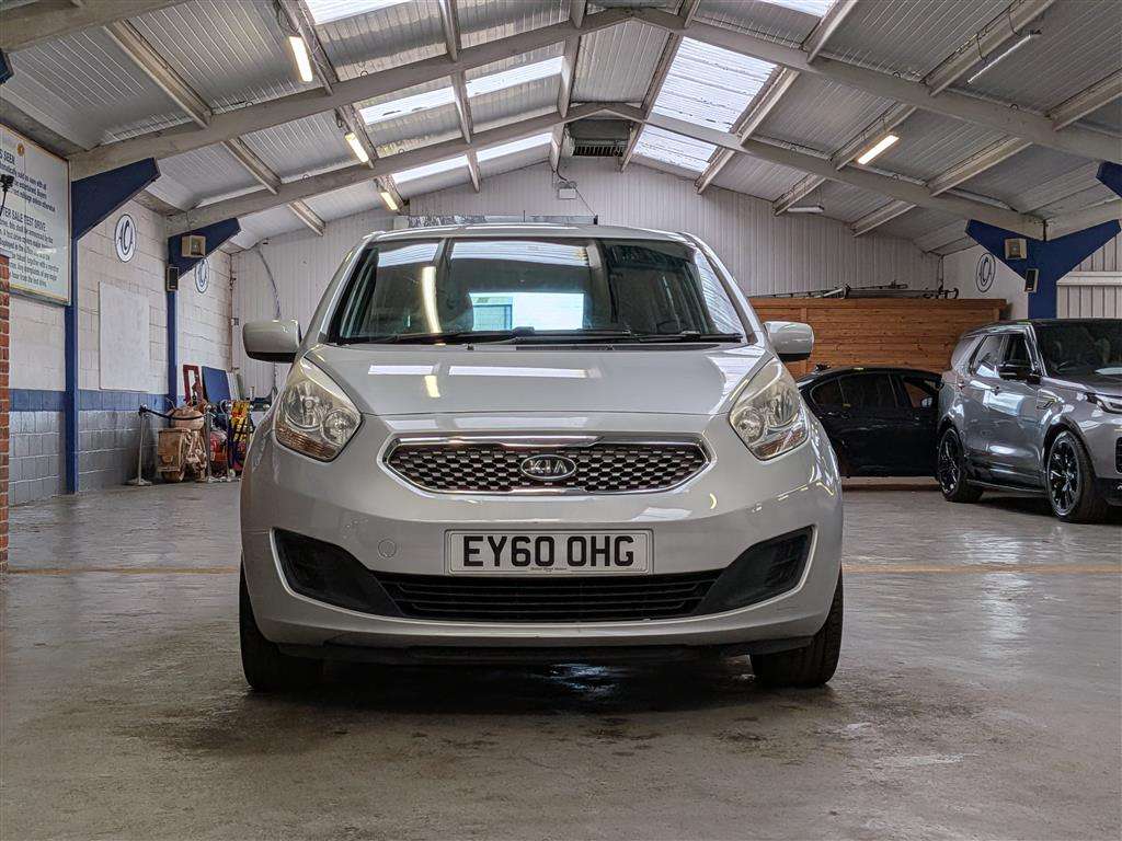 <p>2010 KIA VENGA 2</p>