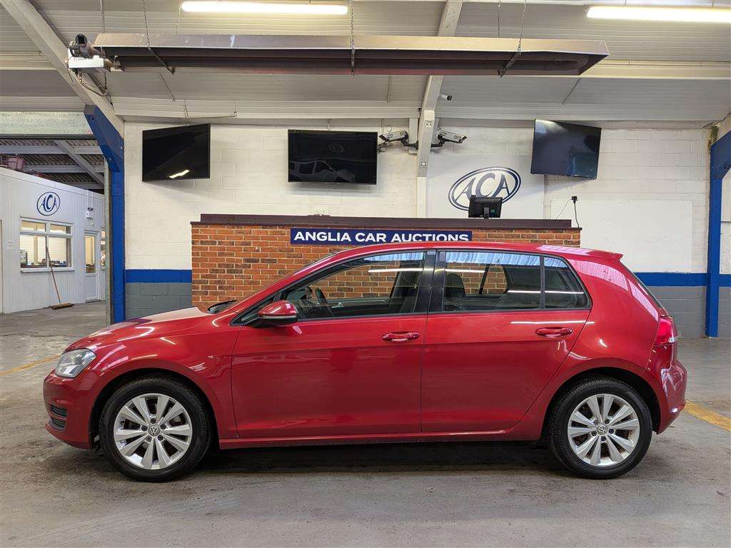 <p>2013 VOLKSWAGEN GOLF SE BLUEMOTION TECH T</p>