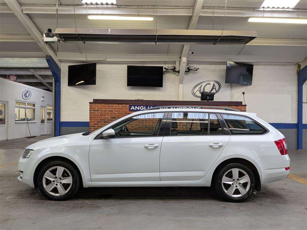<p>2015 SKODA OCTAVIA SE TDI</p>