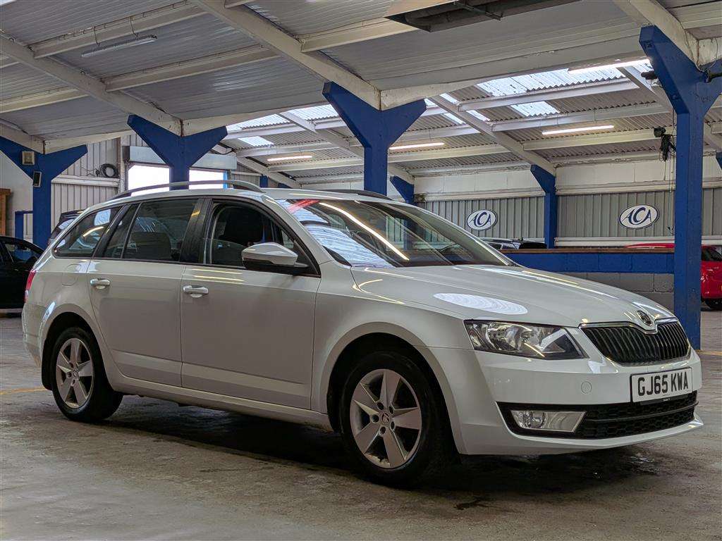 <p>2015 SKODA OCTAVIA SE TDI</p>