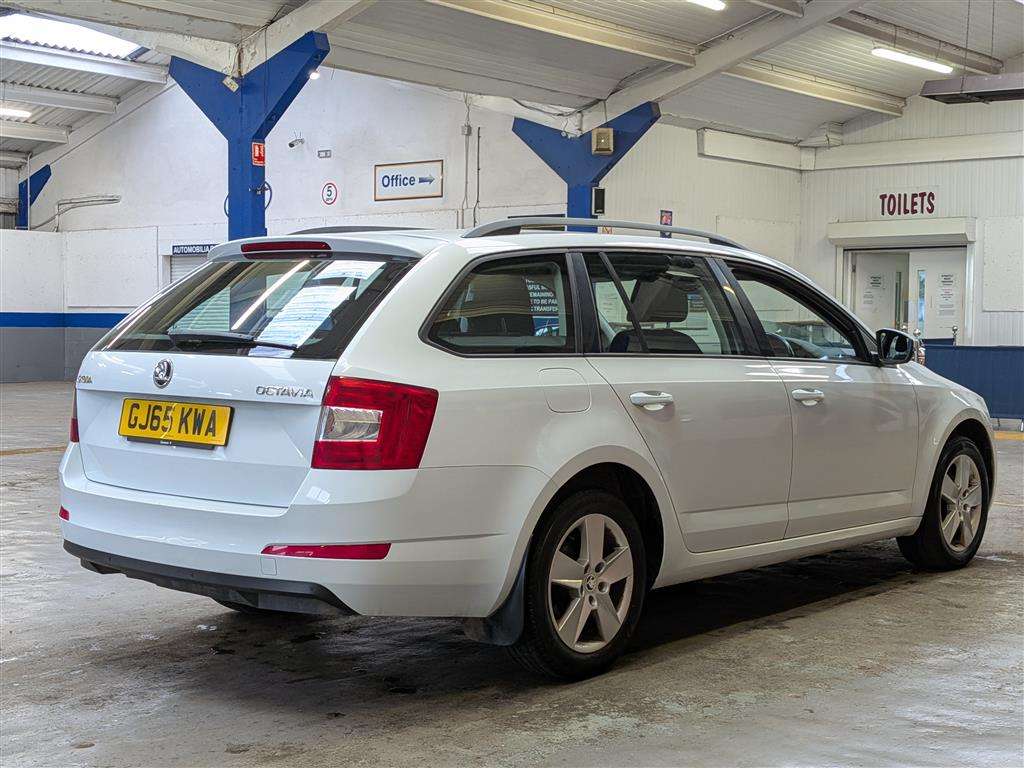 <p>2015 SKODA OCTAVIA SE TDI</p>
