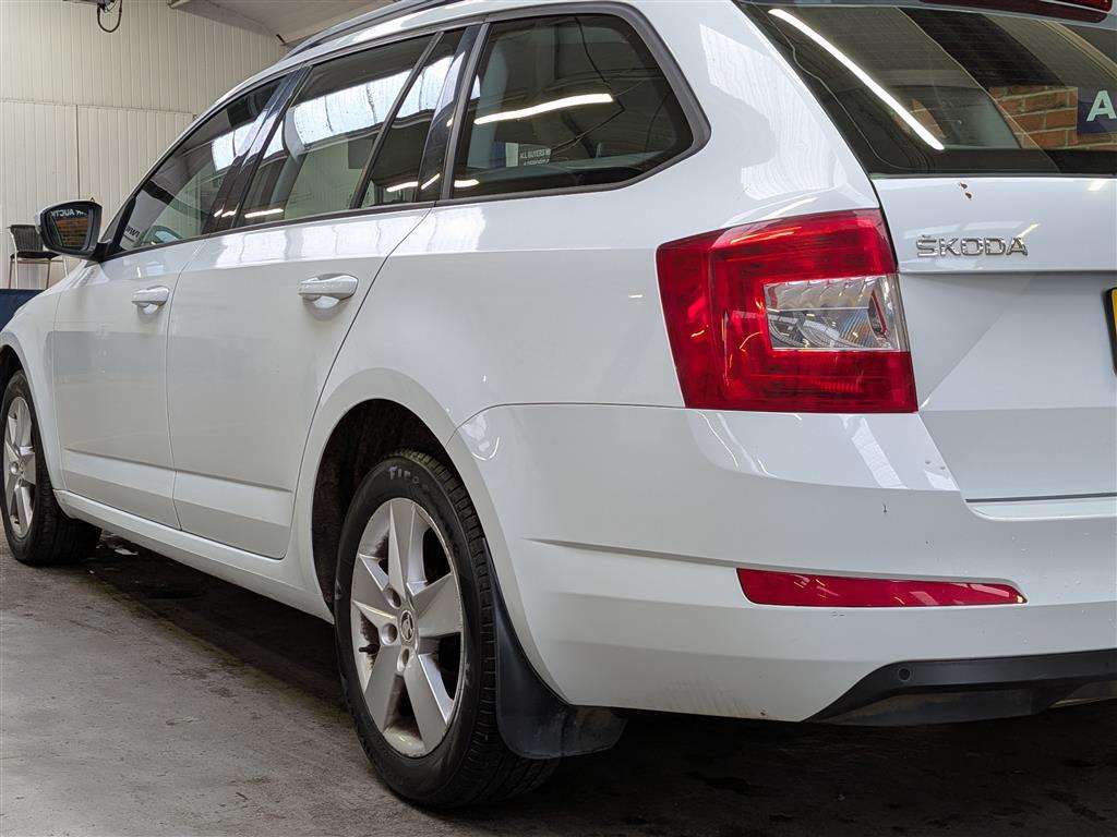 <p>2015 SKODA OCTAVIA SE TDI</p>