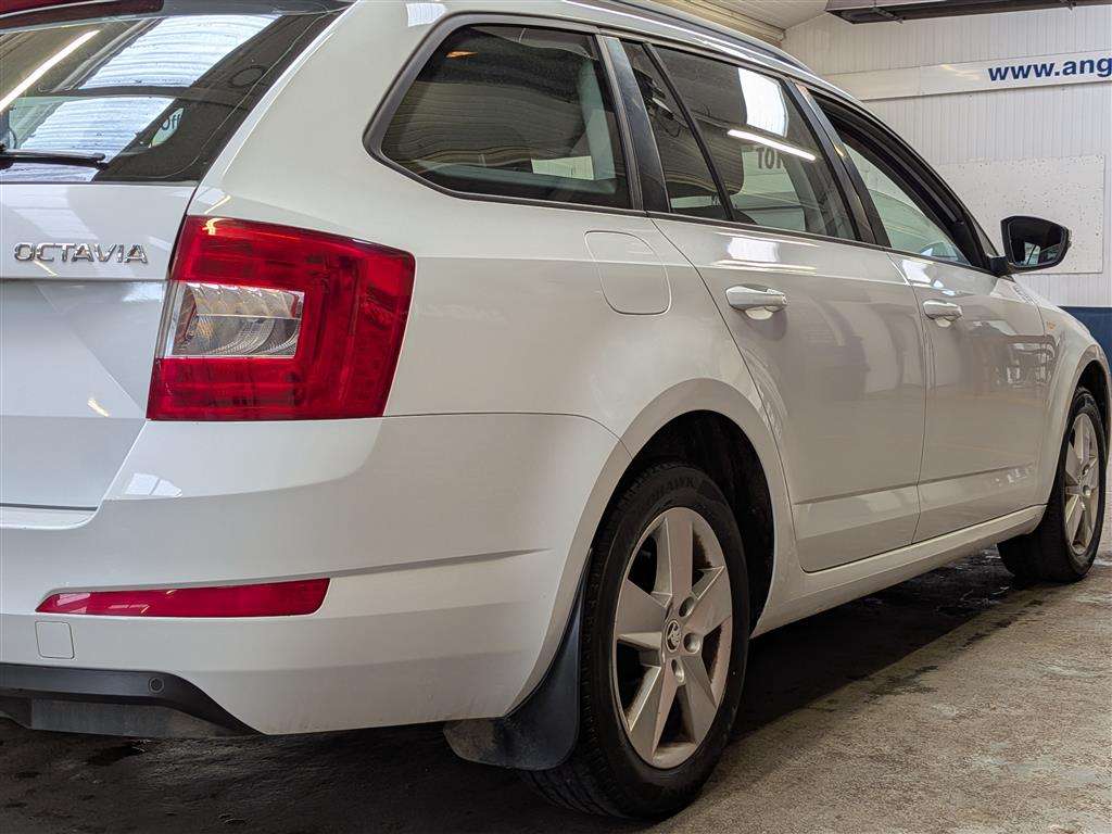<p>2015 SKODA OCTAVIA SE TDI</p>