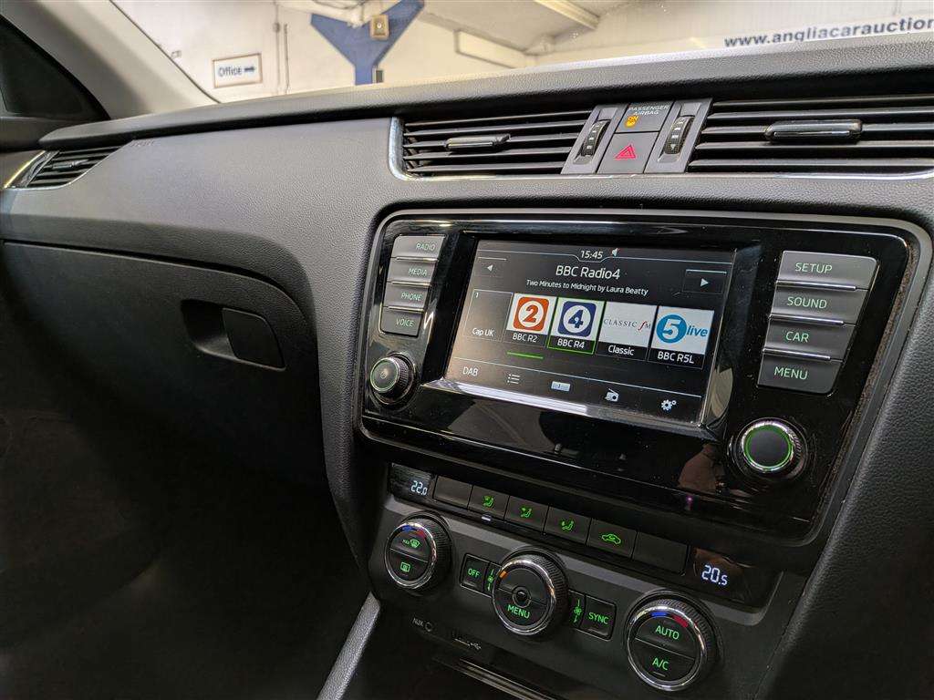 <p>2015 SKODA OCTAVIA SE TDI</p>