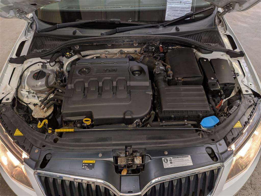 <p>2015 SKODA OCTAVIA SE TDI</p>