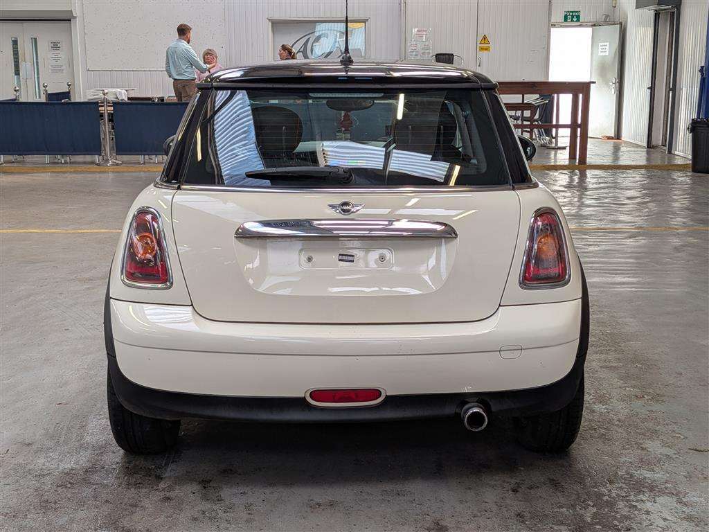 <p>2010 MINI COOPER AUTO</p>