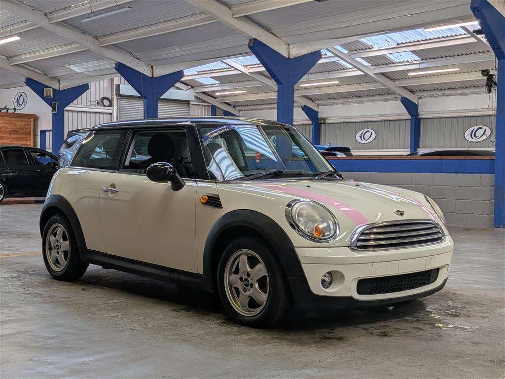 <p>2010 MINI COOPER AUTO</p>