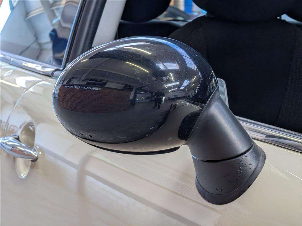 <p>2010 MINI COOPER AUTO</p>