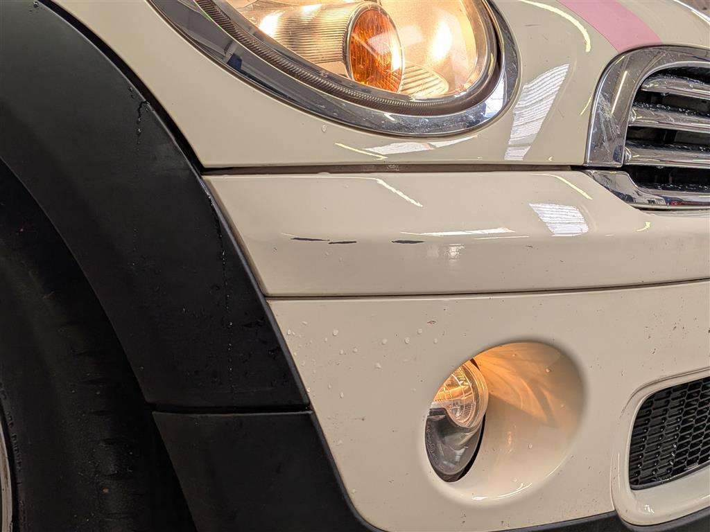 <p>2010 MINI COOPER AUTO</p>