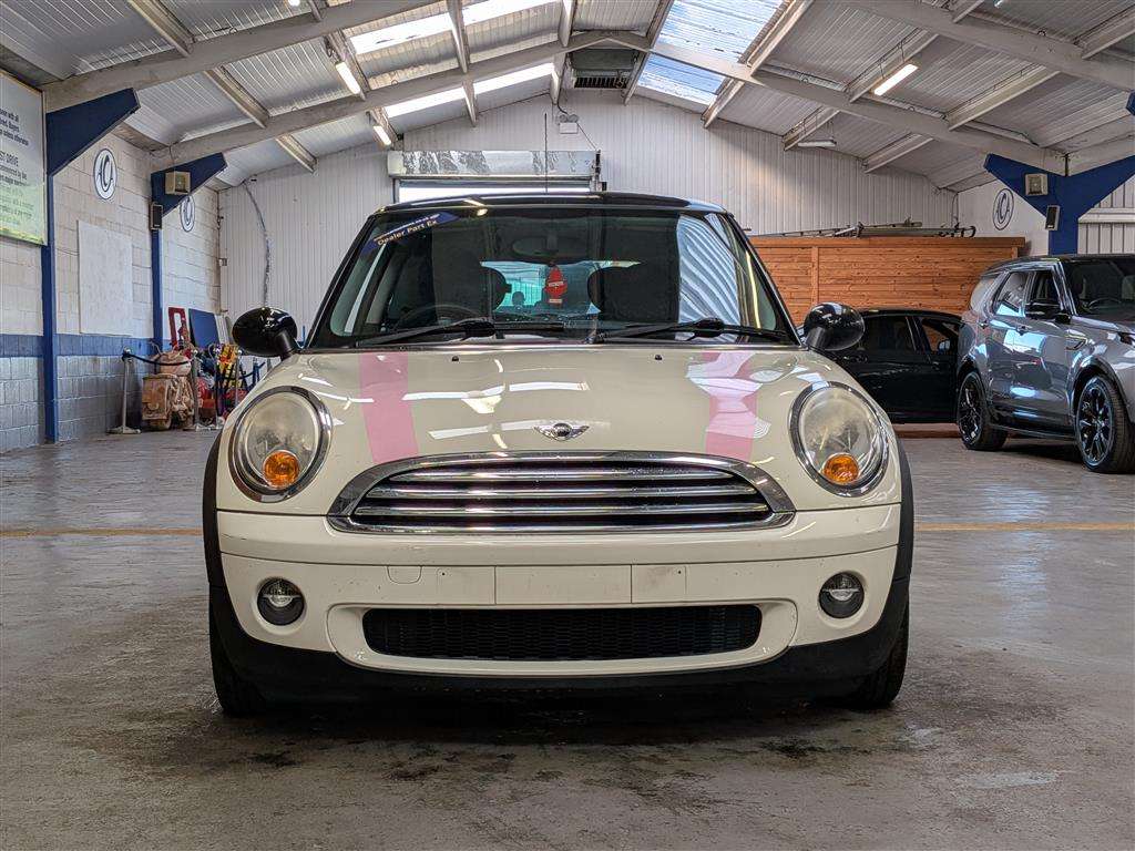 <p>2010 MINI COOPER AUTO</p>