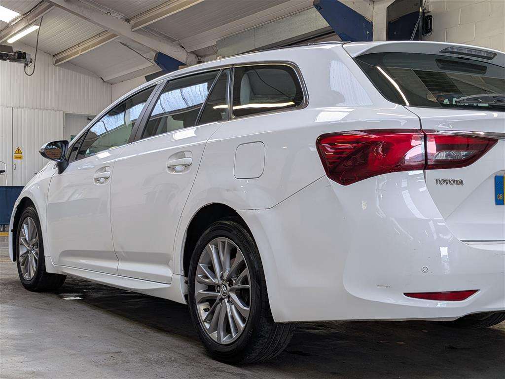 <p>2015 TOYOTA AVENSIS BUSINESS EDITION</p>