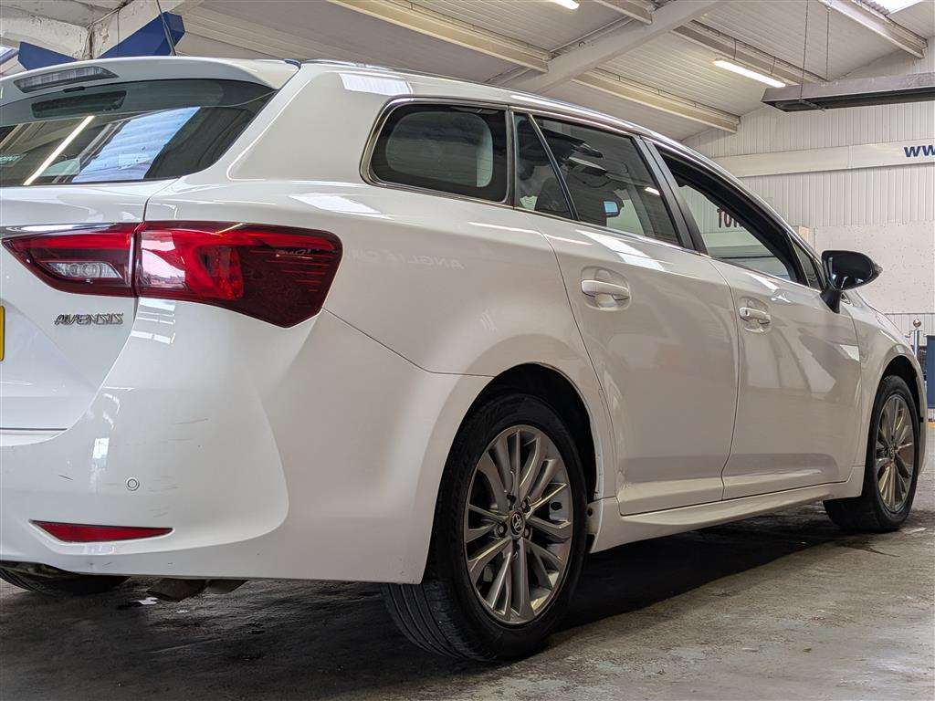 <p>2015 TOYOTA AVENSIS BUSINESS EDITION</p>
