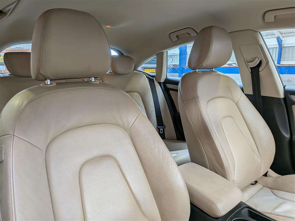 <p>2010 AUDI A5 SE TFSI 180 CVT</p>