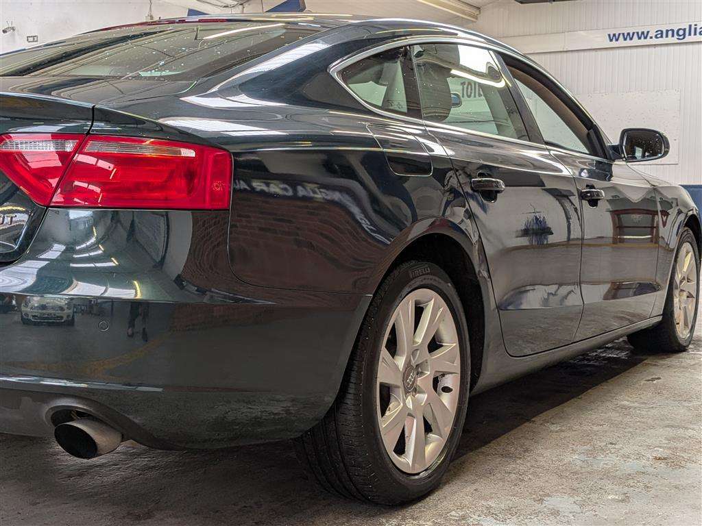 <p>2010 AUDI A5 SE TFSI 180 CVT</p>