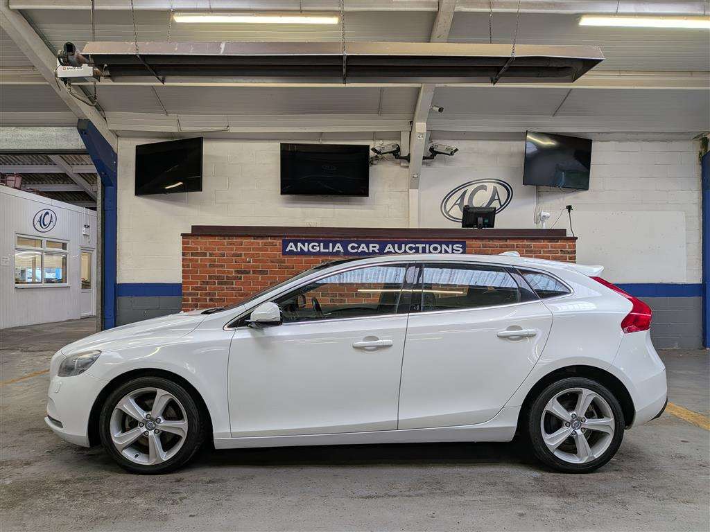 <p>2014 VOLVO V40 T4</p>