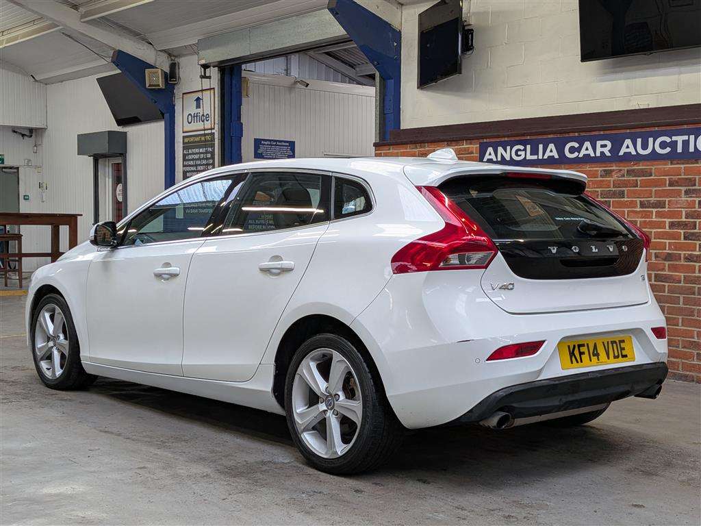 <p>2014 VOLVO V40 T4</p>