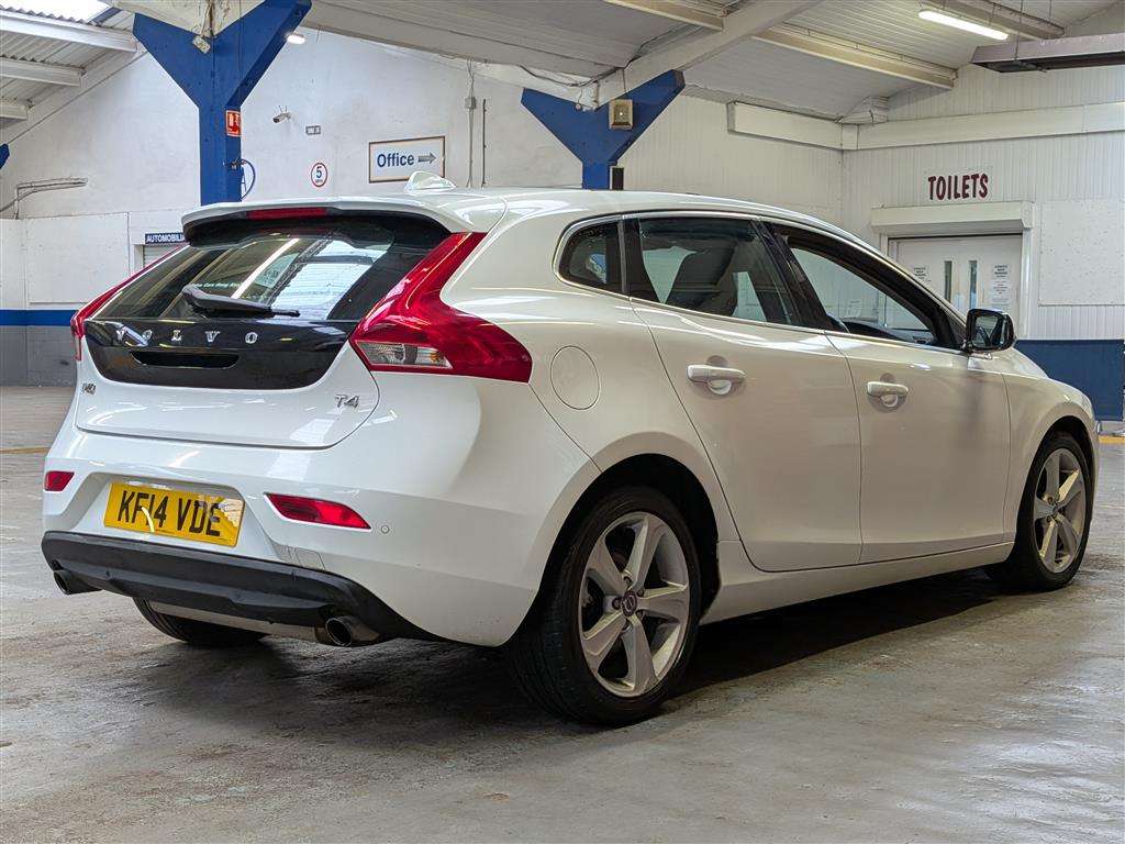 <p>2014 VOLVO V40 T4</p>
