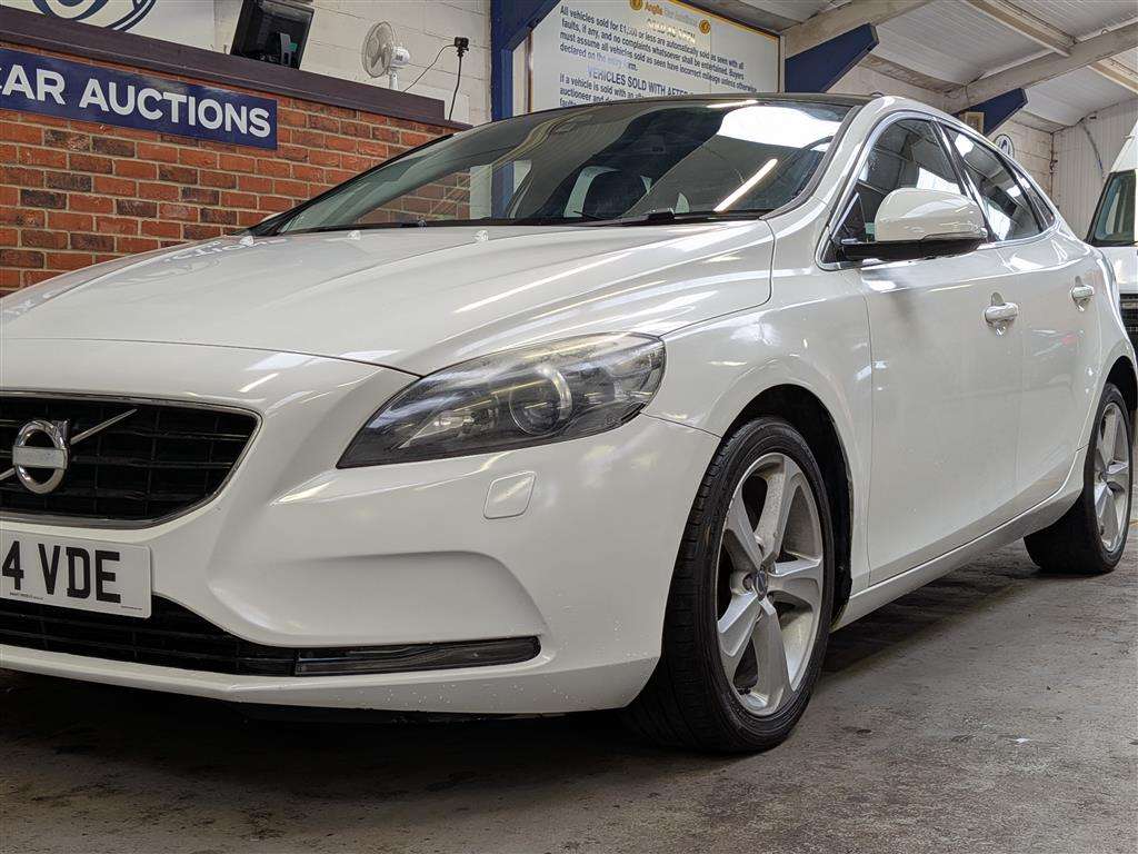 <p>2014 VOLVO V40 T4</p>