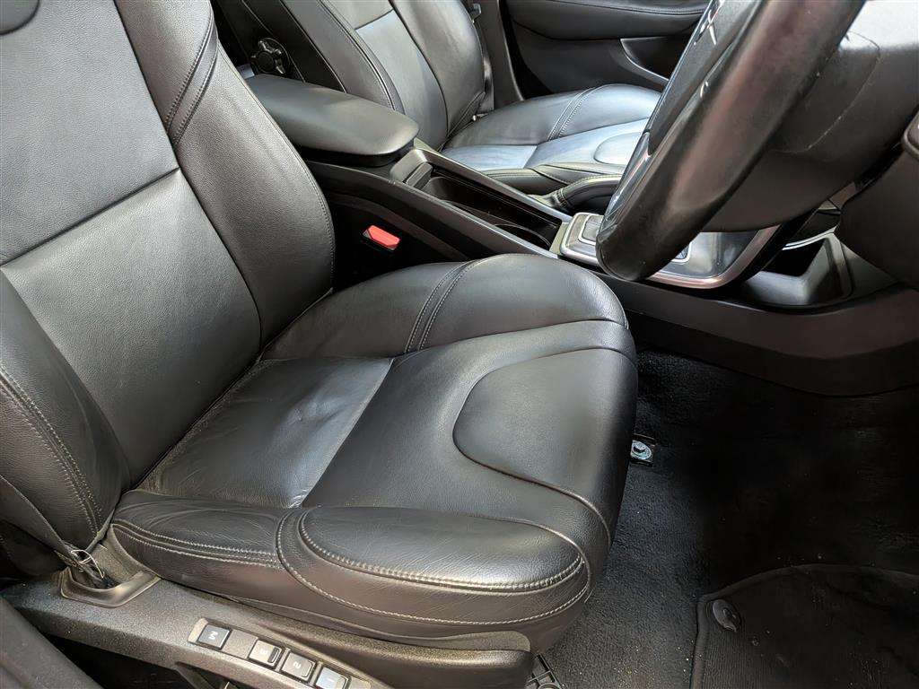 <p>2014 VOLVO V40 T4</p>