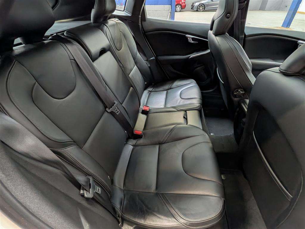 <p>2014 VOLVO V40 T4</p>