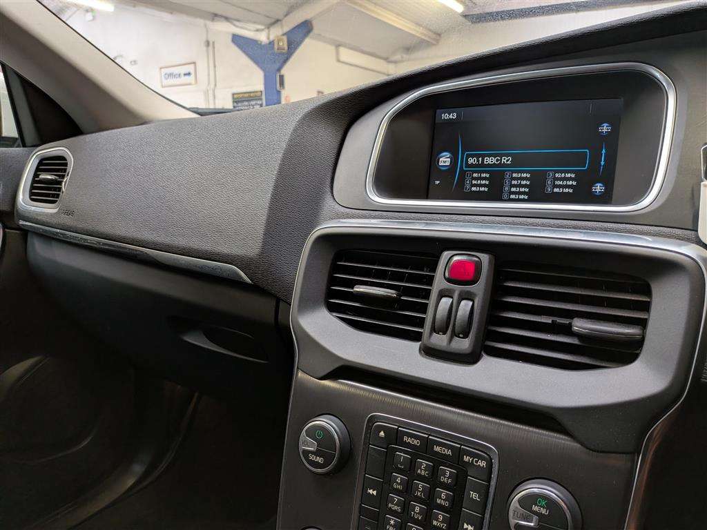 <p>2014 VOLVO V40 T4</p>